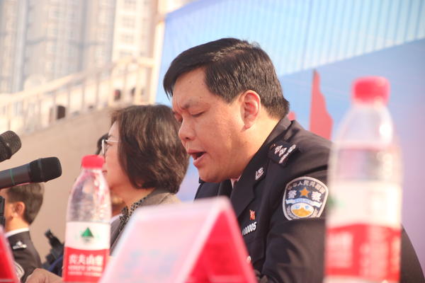 【头条列表】做自己的“首席安全官” 河南省万名法制副校长送安全教育进校园