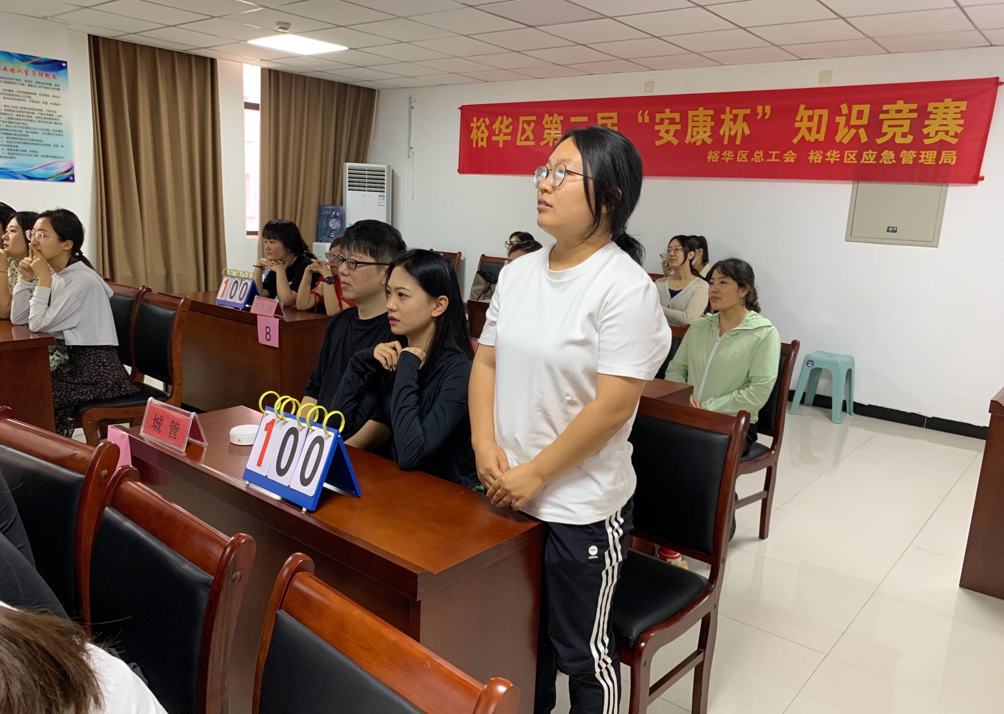 石家庄裕华区开展第二届综合知识竞赛活动_fororder_选手踊跃竞答