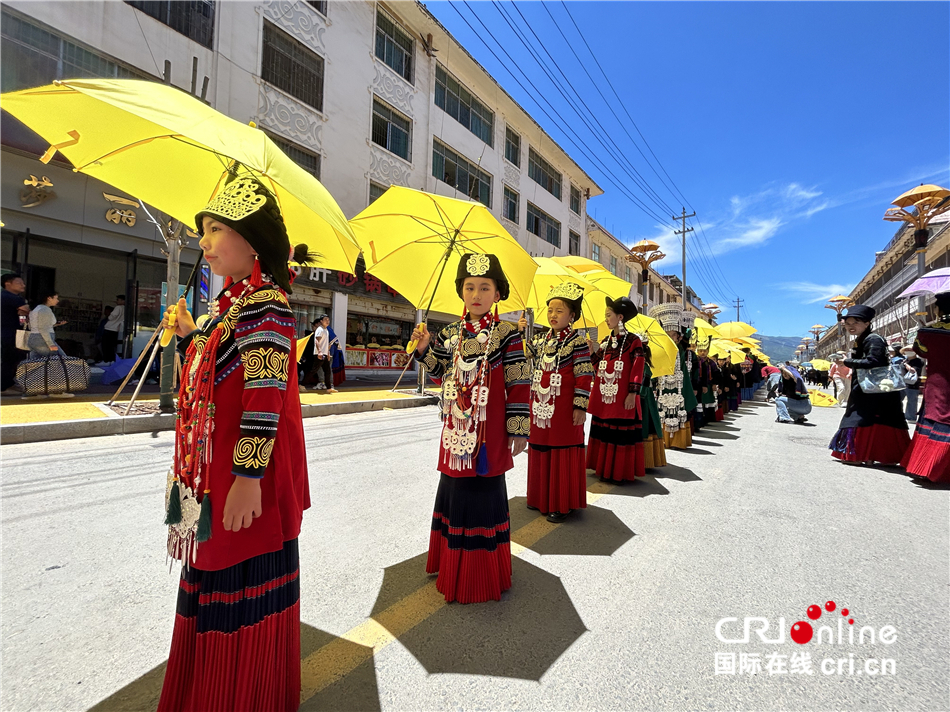 壮观！布拖县举行彝族火把节银饰、服饰展演 展浓厚民族文化风情_fororder___172.100.100.3_temp_9500027_1_9500027_1_6016_0a2bccd2-f7b9-461a-bad4-789e763dc50e