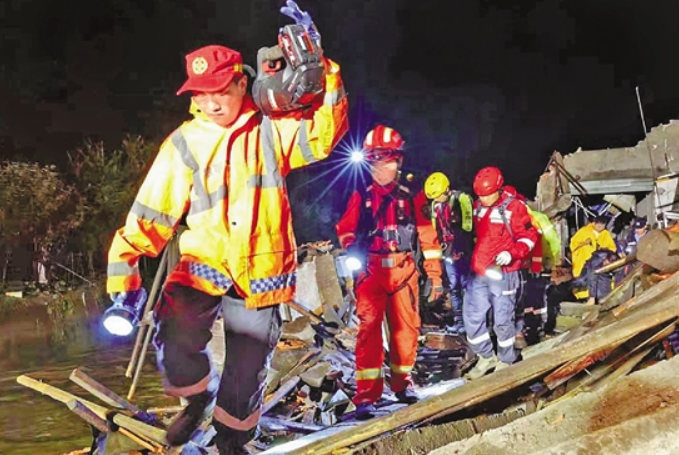 历史罕见暴雨突袭引发小流域山洪 富阳昼夜大救援_fororder_1690155106007_64bdb86232e8f5000156b5c0