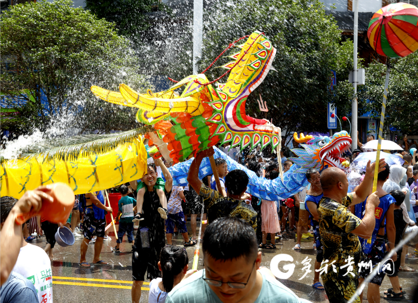 清涼度夏！施秉“玩水龍”活動吸引上萬遊客