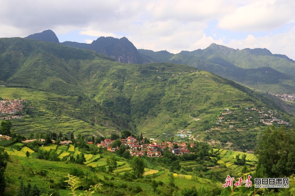 甘南花开舟曲处处景山间武平似江南