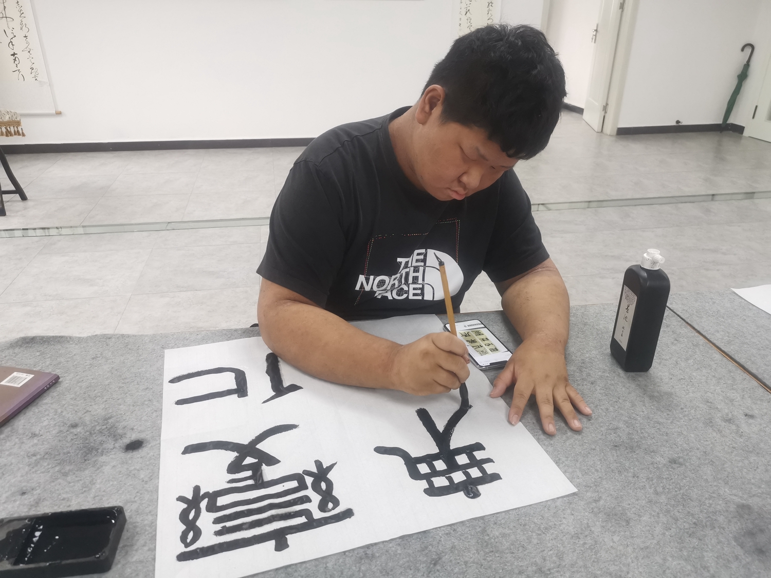 图片默认标题_fororder_学生现场临摹书法作品 摄影 杨东升