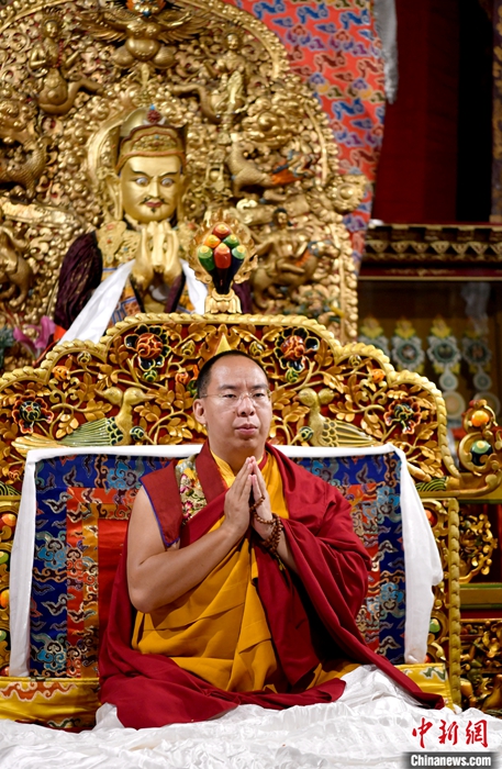 班禅在大昭寺礼佛了解唐蕃会盟碑保护情况