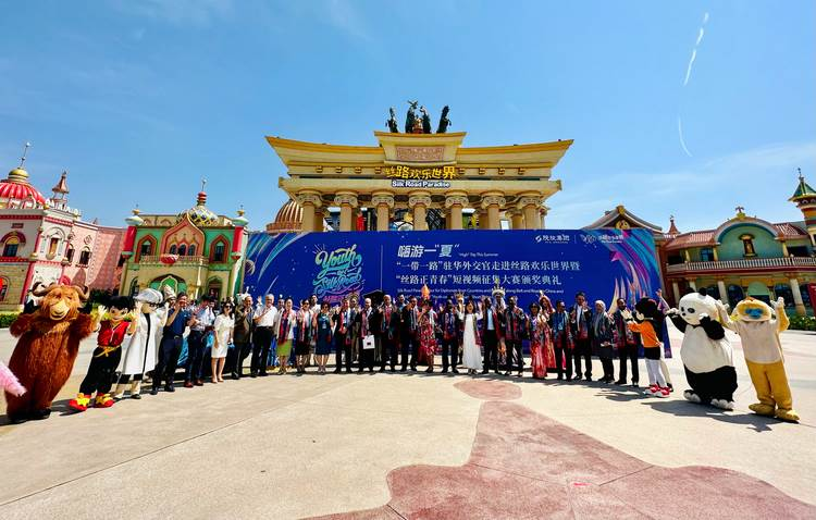 Diplomats in China Experience Silk Road Miracle by Exploring Silk Road Paradise_fororder_图片1