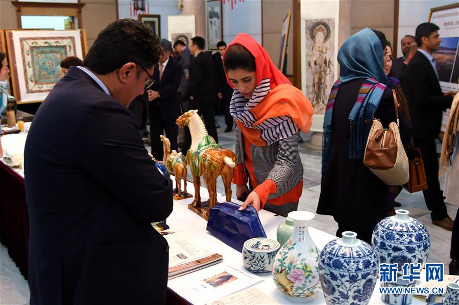 “絲綢之路文化之夜”藝術展在阿富汗舉行