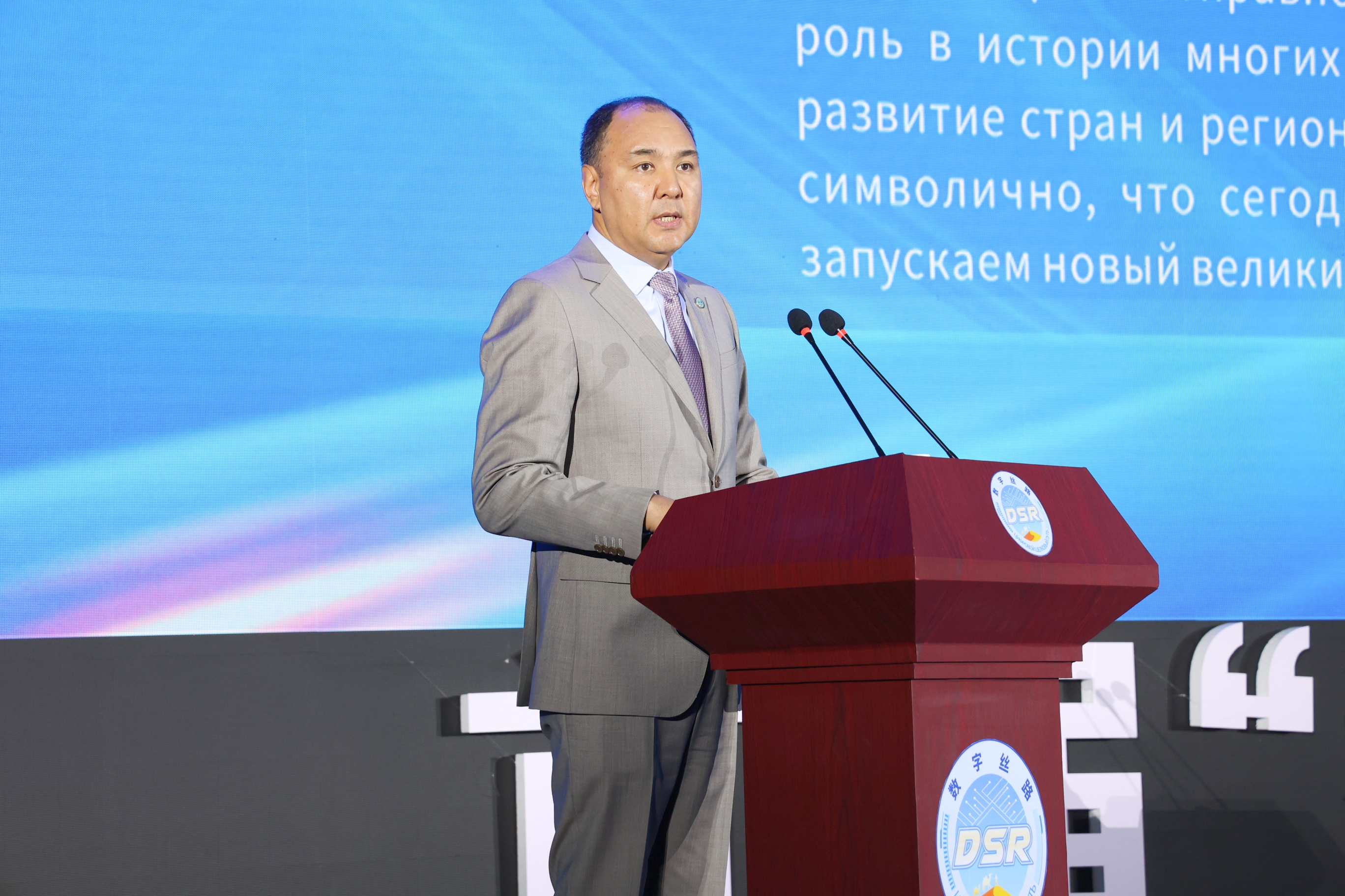 共享丝路红利 首届“数字丝路”先进科技发展论坛在西安举办_fororder_956A3224_副本