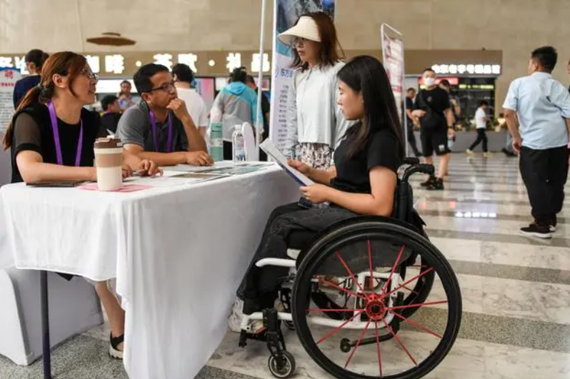 山東舉行殘疾人就業專場招聘會，近60家用人單位進場攬才