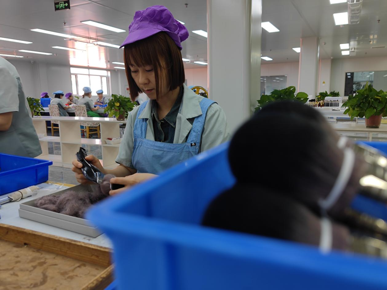 河北青县：小小化妆刷 “刷”出大产业_fororder_图片60