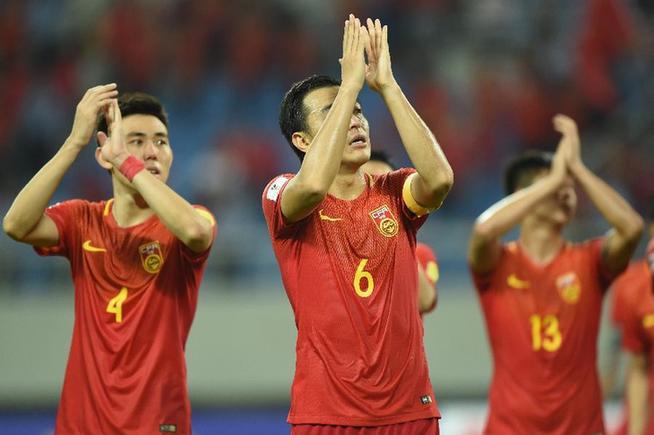 冯潇霆:打3中卫因对手 张玉宁:"咬下"第1分很重要 冯潇霆:打3中卫因对手 张玉宁:"咬下"第1分很重要