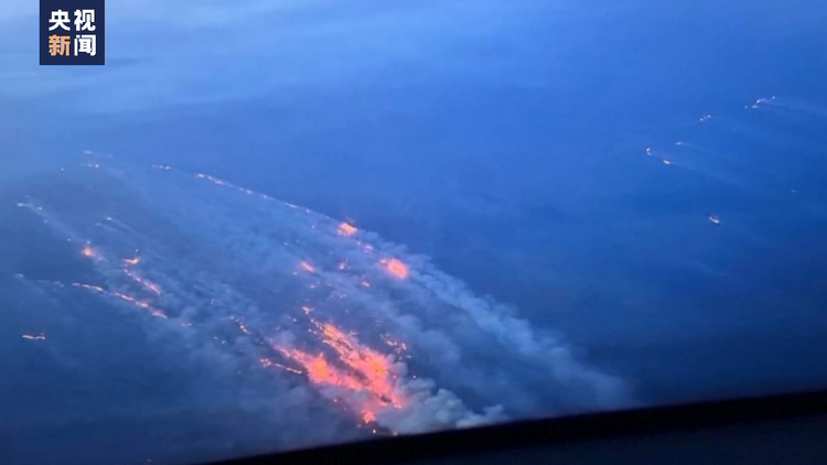 加拿大遭遇严重森林火灾 林火烟霾“吞噬”美加多座城市