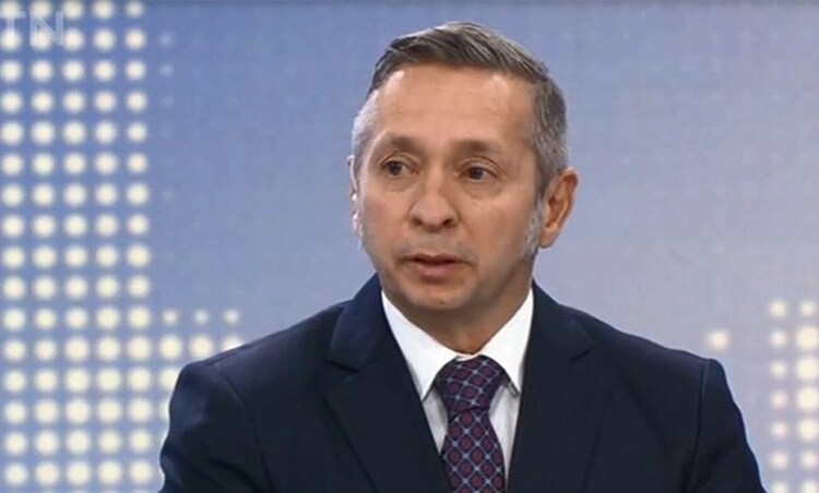 民调数据中的美国：岌岌可危