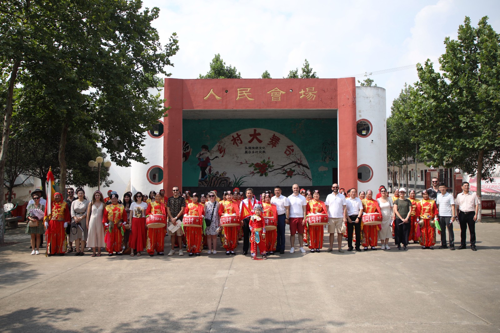 感受中原文化 走進美麗鄉村——歐洲外交官眼中的河南AB面