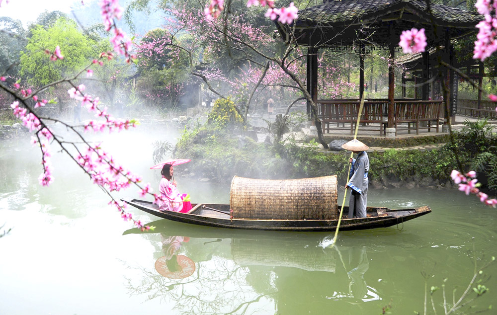 【焦點圖】桃花源裏勤“耕田”