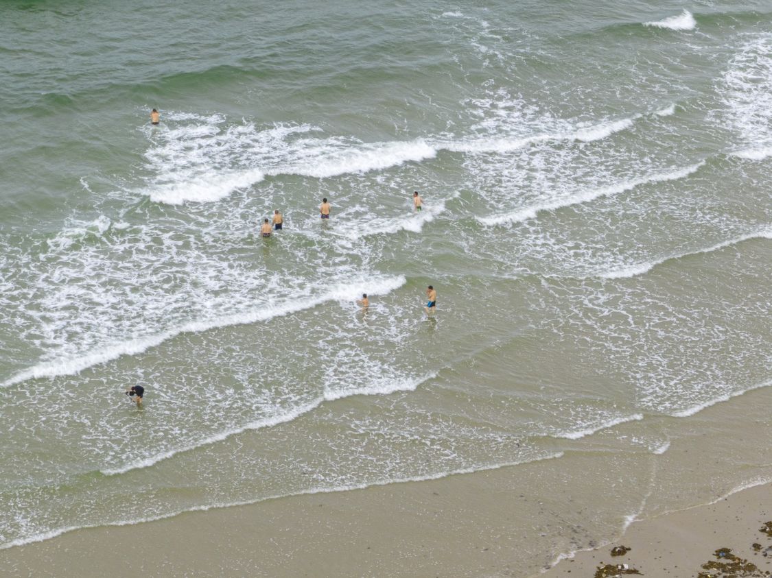 廣西：海邊消暑納涼 樂享夏日清爽