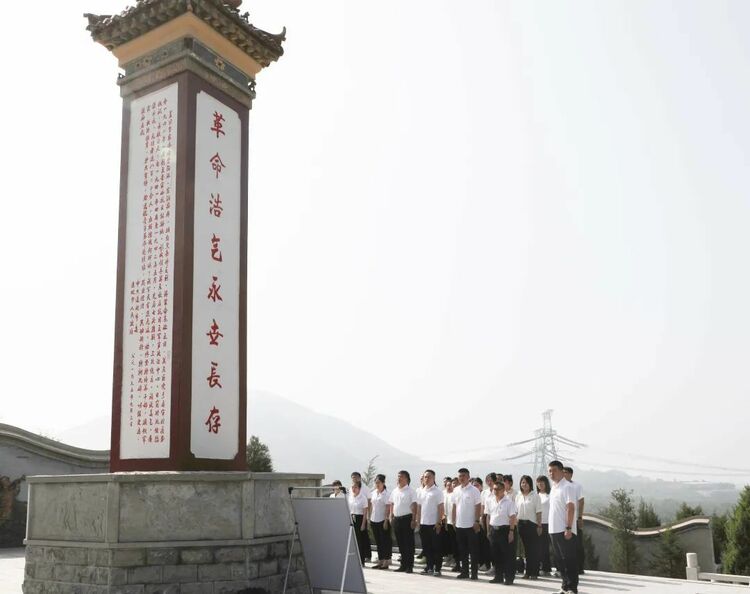 遵化市组织开展庆“七一”集中宣誓暨专题党课活动_fororder_640