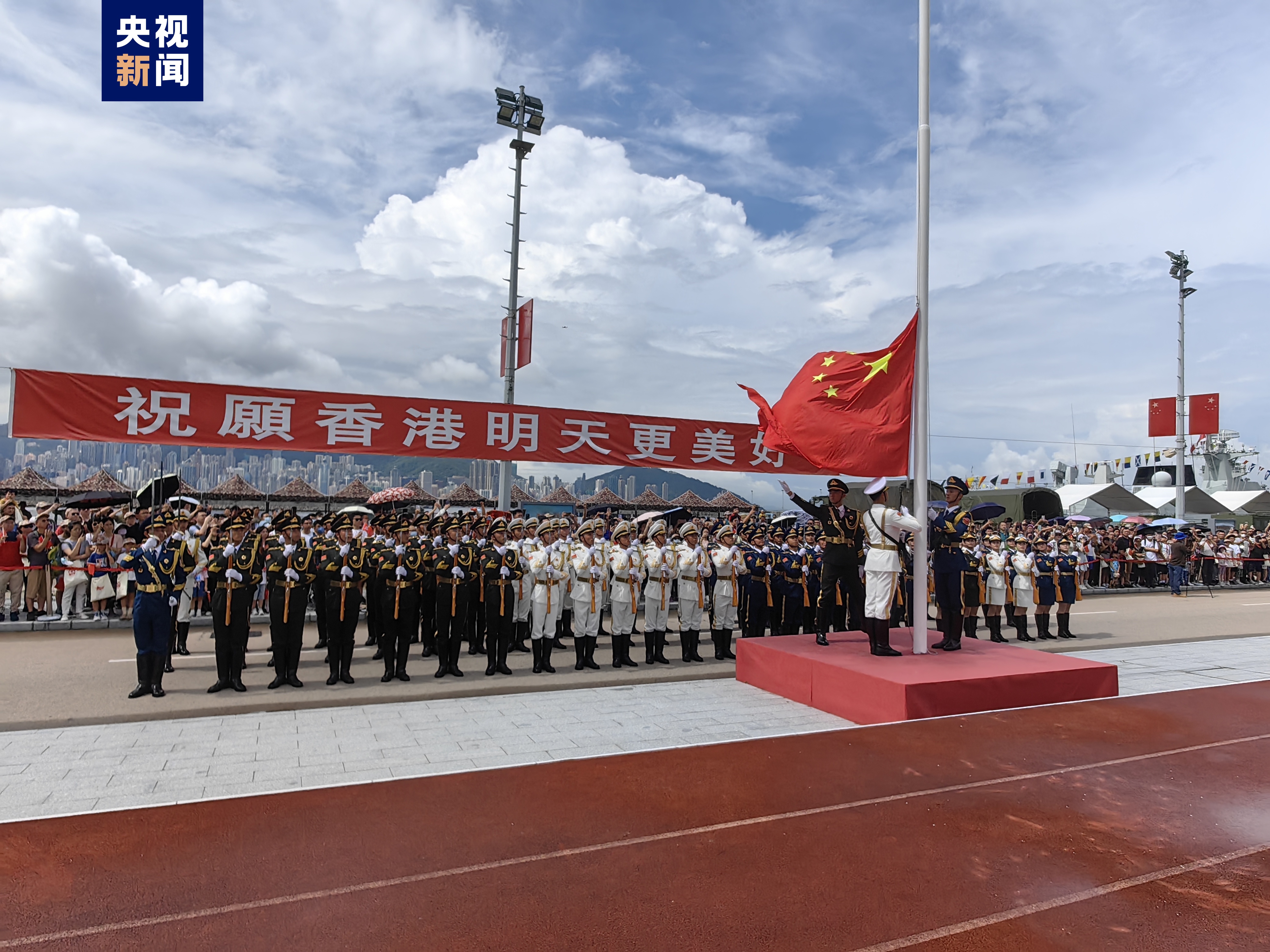 庆祝香港回归祖国26周年解放军驻港部队举行军营开放活动