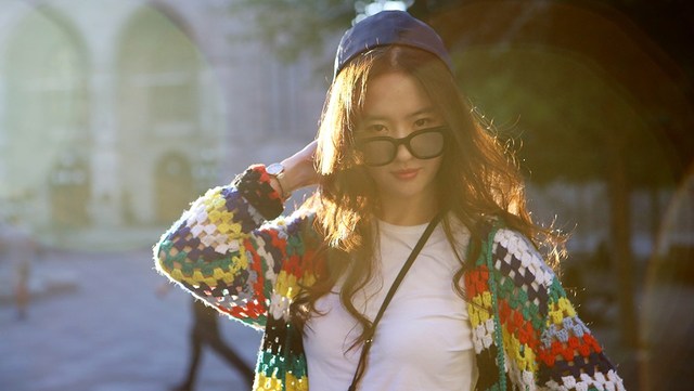 刘亦菲蒙特利尔逆光玩街拍