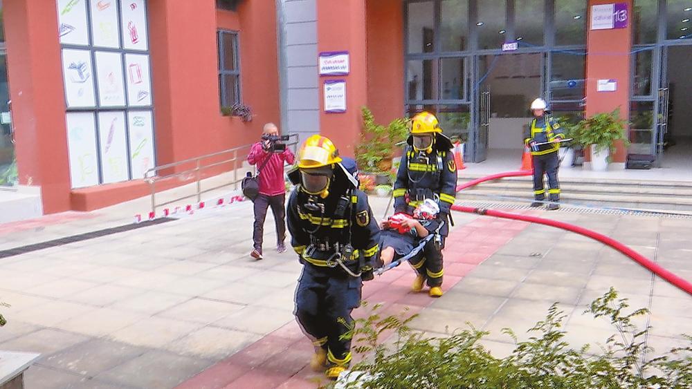 昆明呈贡区实战演练高校灭火救援_fororder_e9