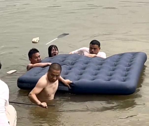 “好心人，你们在哪？” 落水获救的一家三口全网寻找救命恩人