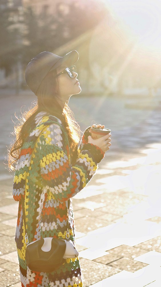 刘亦菲蒙特利尔逆光玩街拍