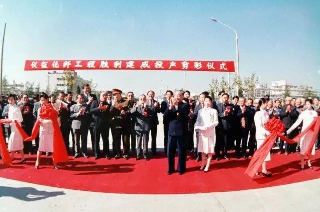 70年70秒：①从一条裤子到辉煌的中国石油工业