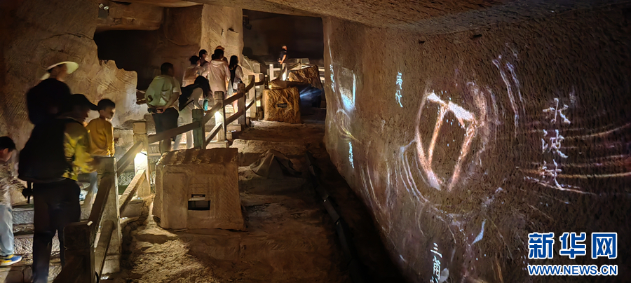 安徽黄山：奇幻灯光秀 点亮精彩一“夏”