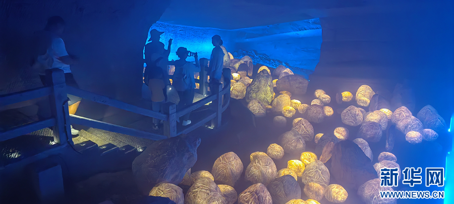 安徽黄山：奇幻灯光秀 点亮精彩一“夏”