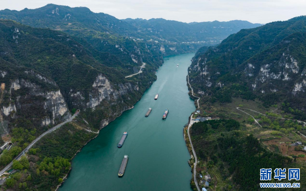 三峡船闸、葛洲坝船闸上半年航运通过量创新高