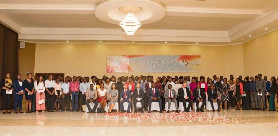 直通使领馆 | 中国驻马拉维大使龙舟：“非洲温暖之心”马拉维与中国合作前景广阔