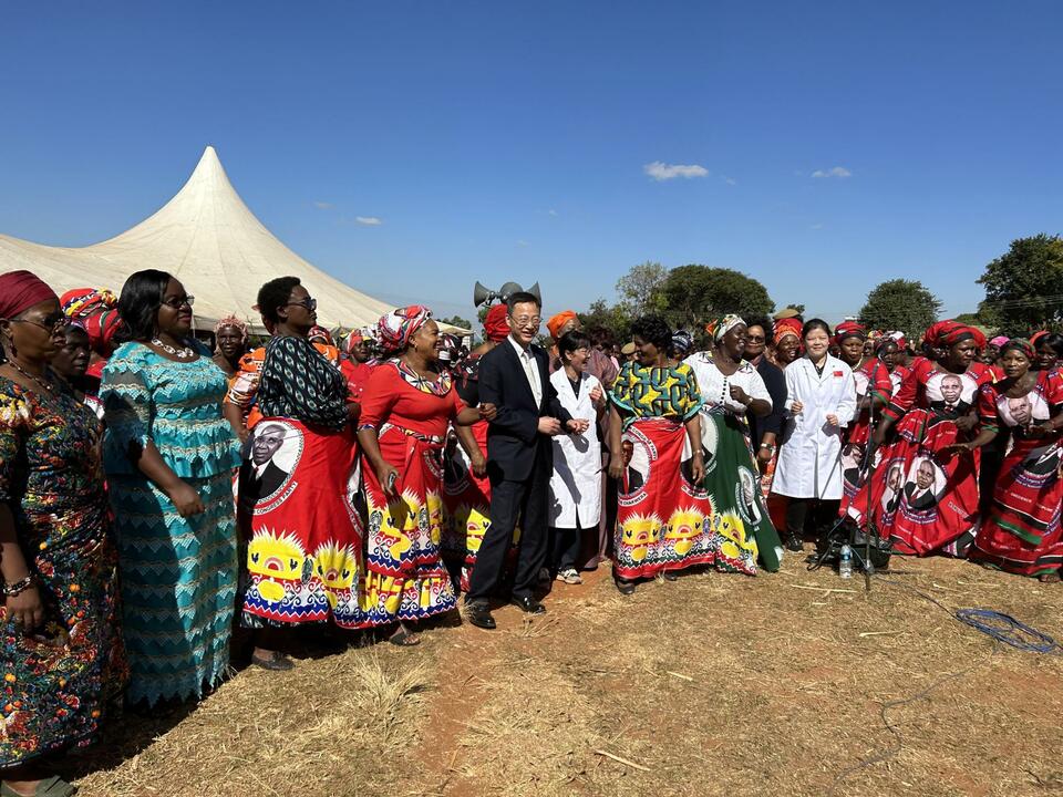 直通使领馆 | 中国驻马拉维大使龙舟：“非洲温暖之心”马拉维与中国合作前景广阔