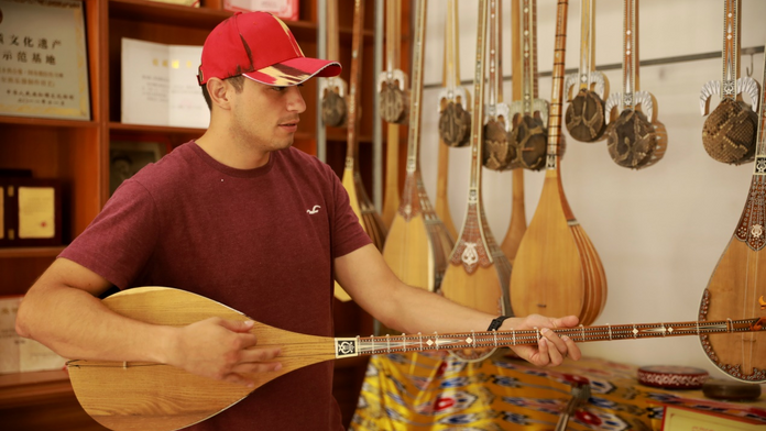 【2023打卡中国】听音尝鲜看文物  外国网红们在喀什的美好一天（组图）