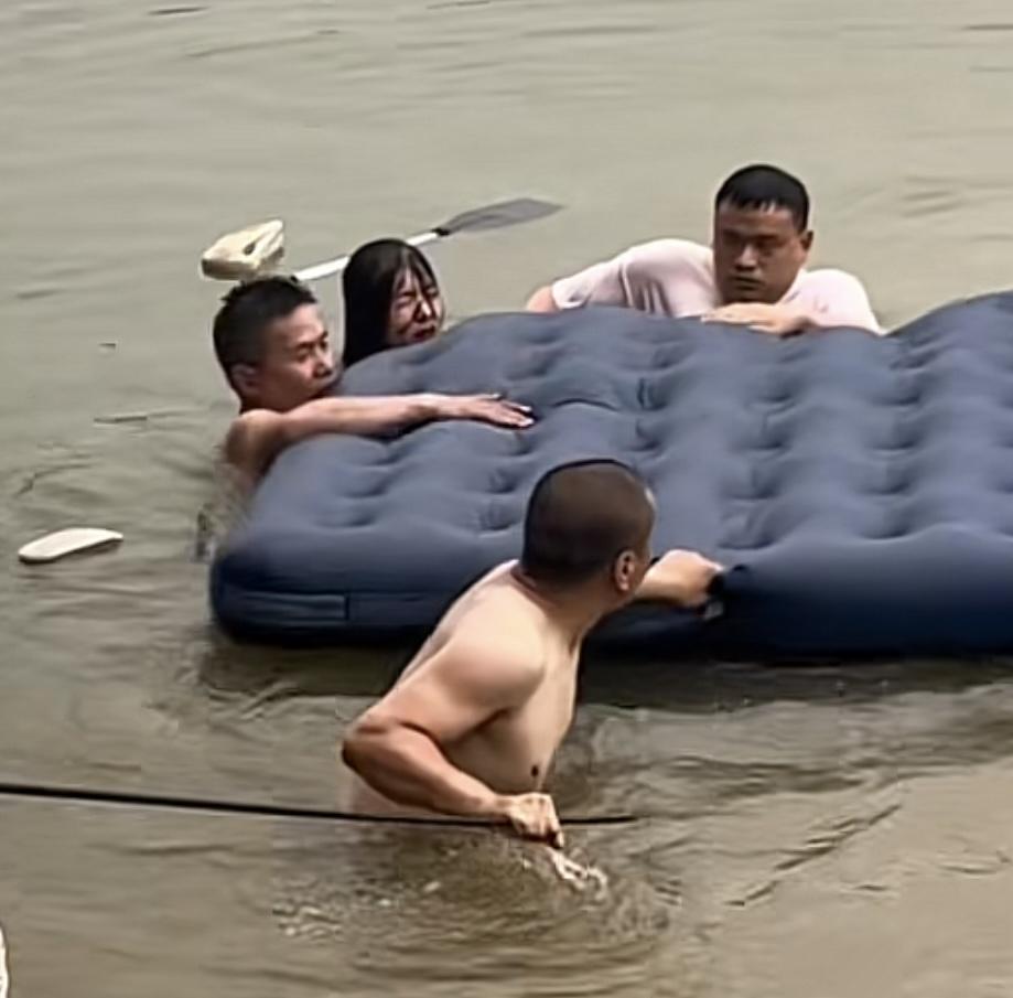 “好心人，你们在哪？” 落水获救的一家三口全网寻找救命恩人