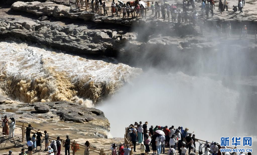 暑期黄河壶口瀑布人气旺