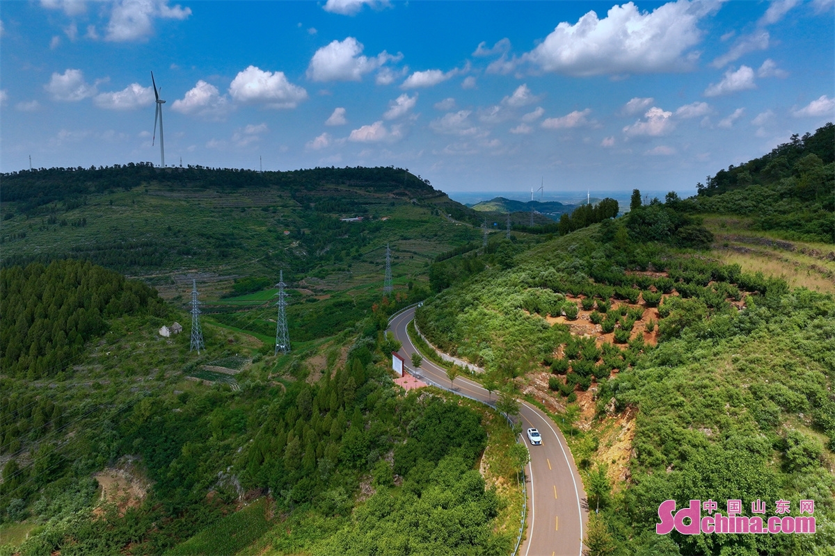 潍坊“安丘天路” 沿途风景美出天际