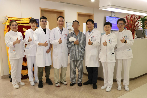 上海四院专家为重伤工人完成断掌再植手术_fororder_图片1