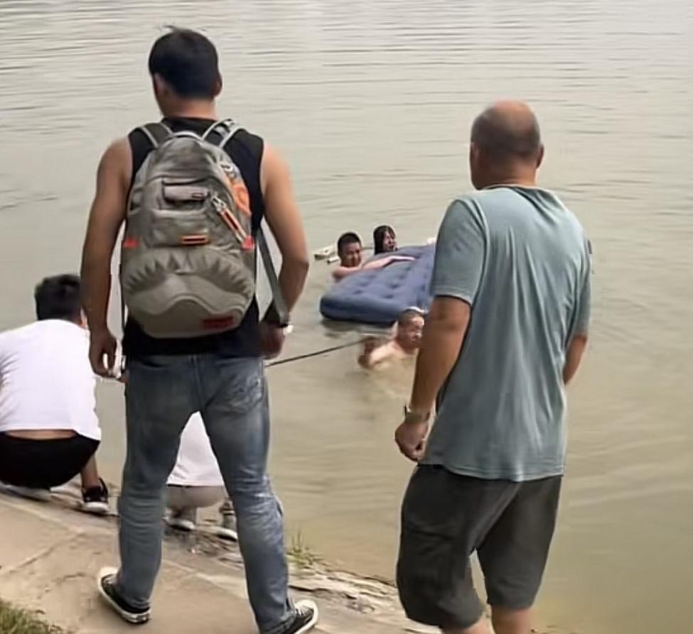 “好心人，你们在哪？” 落水获救的一家三口全网寻找救命恩人