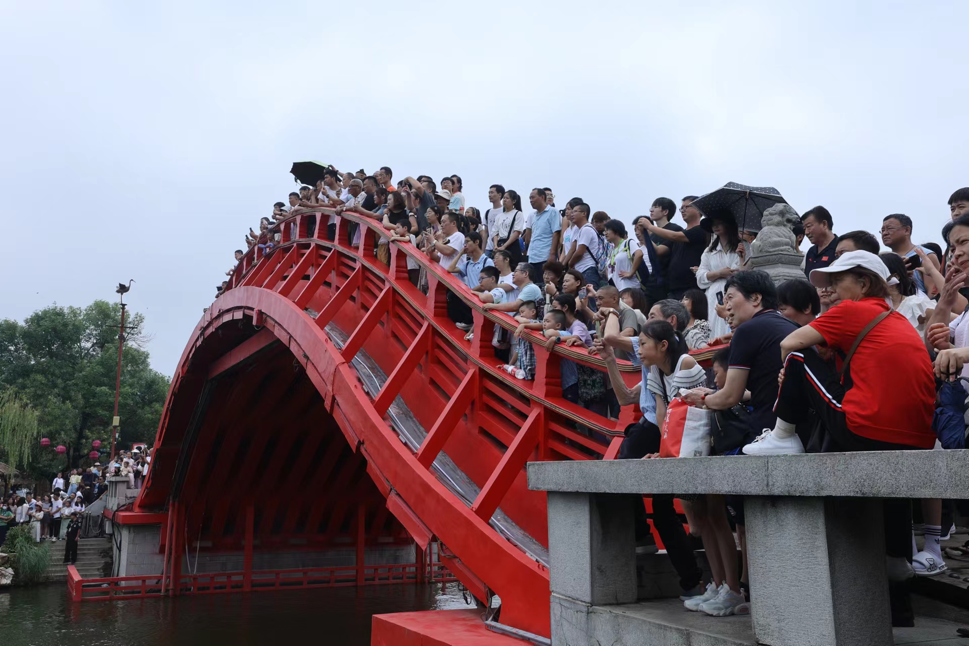 河南开封：暑期旅游真热闹