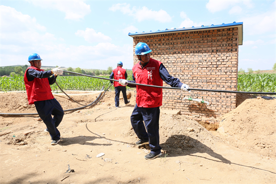 （图）护农解“渴” 国网朝阳供电公司全力抗旱保电_fororder_微信图片_202307040906441