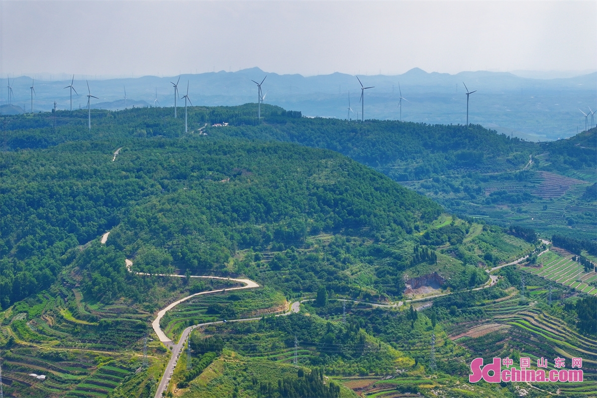 潍坊“安丘天路” 沿途风景美出天际