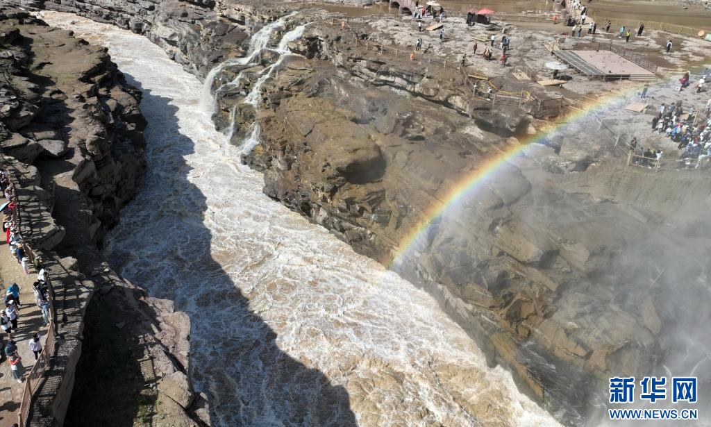 暑期黄河壶口瀑布人气旺