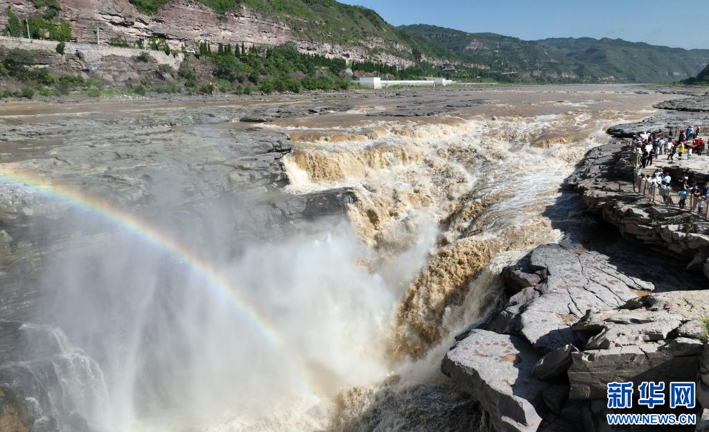 暑期黄河壶口瀑布人气旺