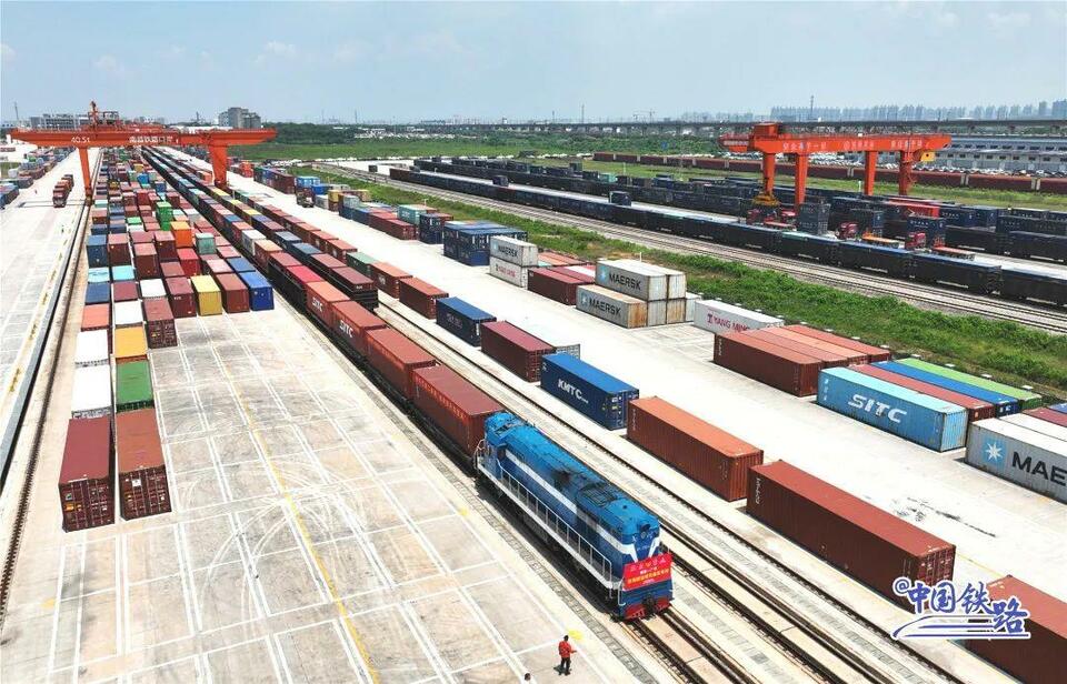 中欧班列上半年累计开行8641列 发送货物93.6万标箱
