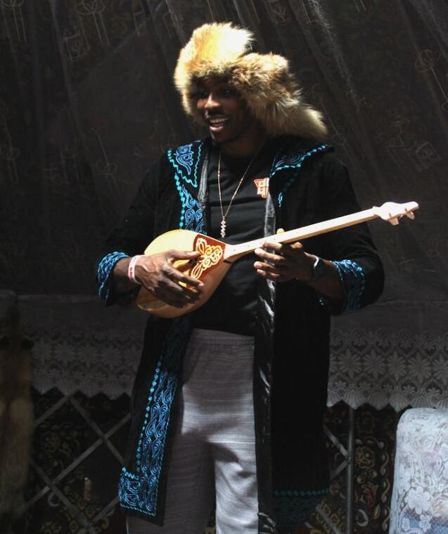 魔兽新疆行自己烤肉串 吃完烫嘴了… 魔兽新疆行自己烤肉串 吃完烫嘴了…