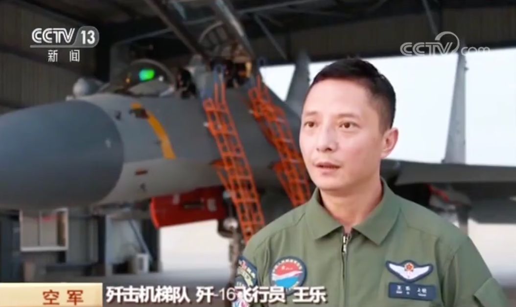 国庆阅兵“空中三剑客”同框首秀揭秘，原来不是飞到一起就可以