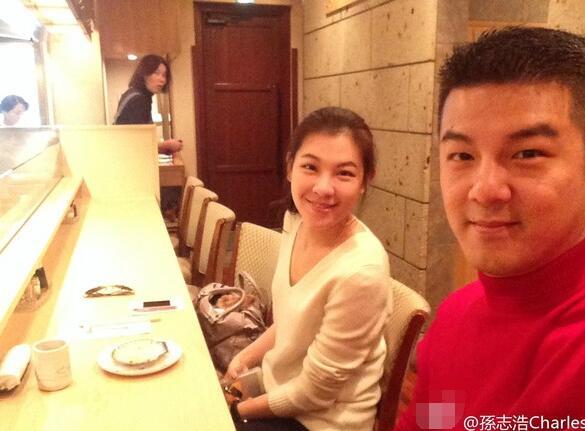 贾静雯前夫婚纱照曝光 女方：我们很幸福