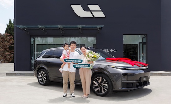 理想汽车成为首家达成40万辆交付的新势力车企_fororder_image002