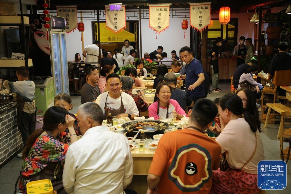 貴州六盤水：煙火氣點燃涼都“夜經濟”