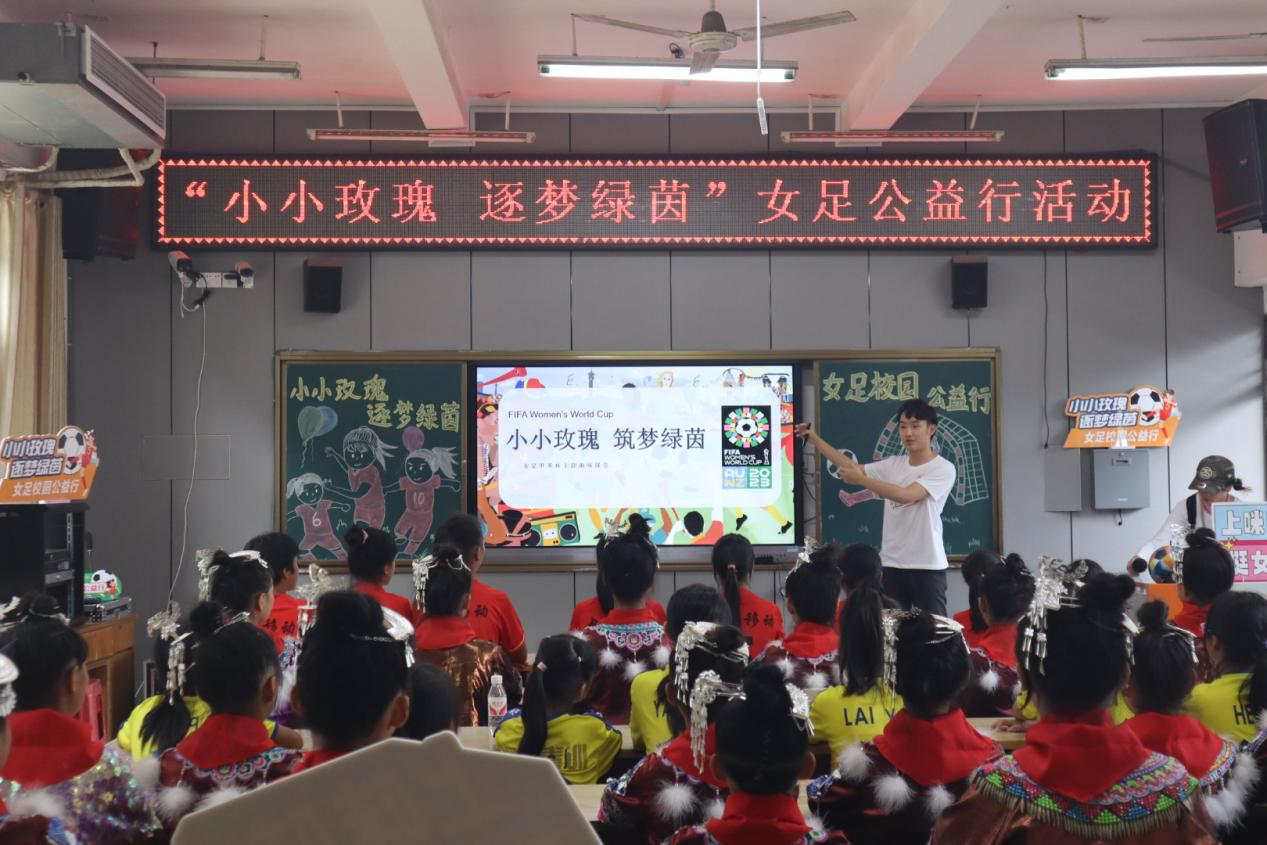 小足球传递大能量 公益女足课堂培育广西铿锵玫瑰_fororder_图片24