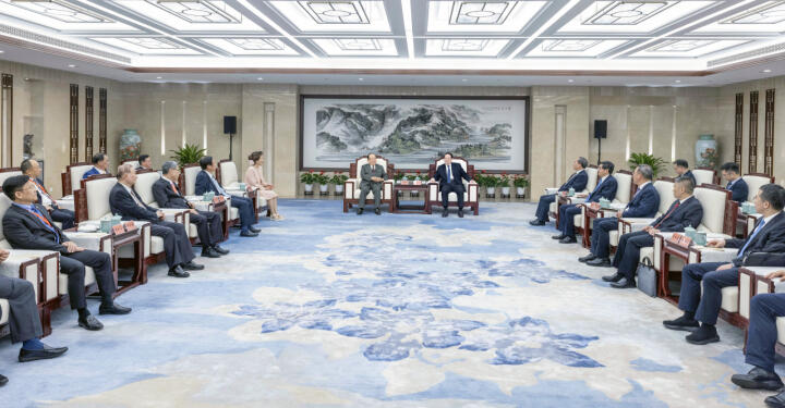 浙江省委书记易炼红在杭州会见了出席2023浙江·台湾合作周的台湾嘉宾